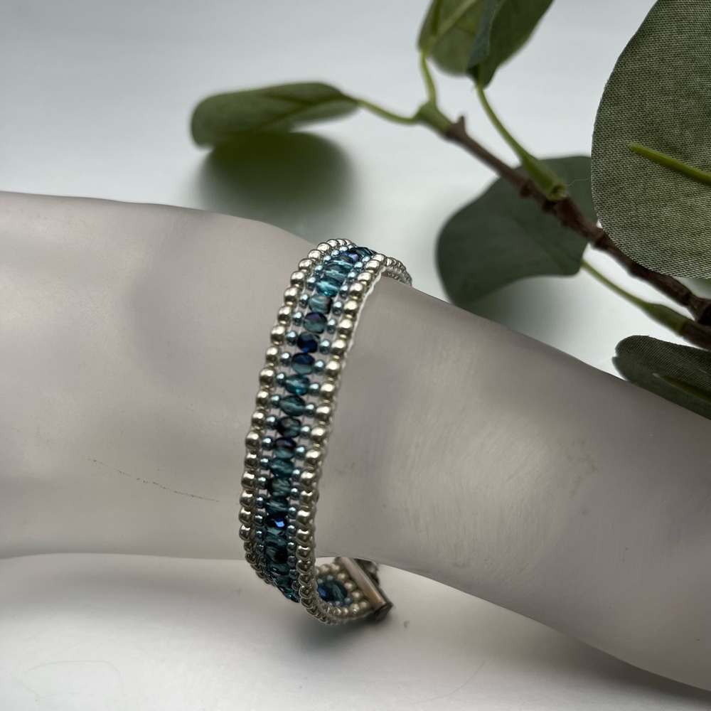 NEW Hand Crafted Blue and Silver Beaded Bracelet